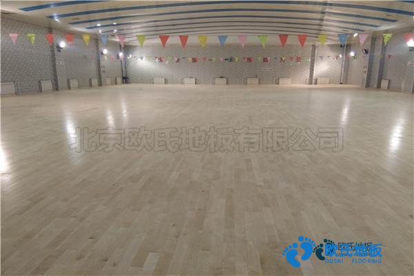 學(xué)?；@球場(chǎng)館地板去哪買(mǎi)