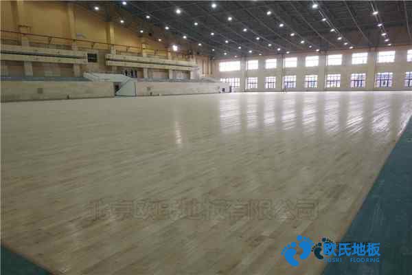 學(xué)?；@球場館地板標準尺寸