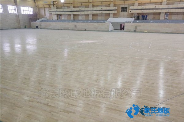 學(xué)?；@球場館地板標準尺寸