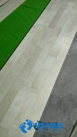 學(xué)?；@球場木地板施工