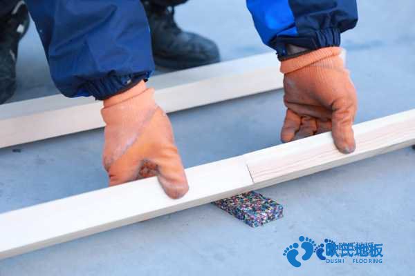 學(xué)?；@球場地地板特點