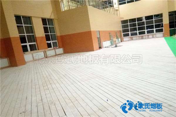 學(xué)?；@球場木地板施工步驟