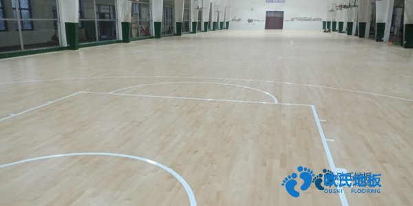 學?；@球場館木地板耐磨層