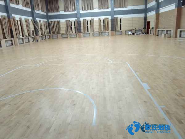 學(xué)?；@球場館木地板特點(diǎn)