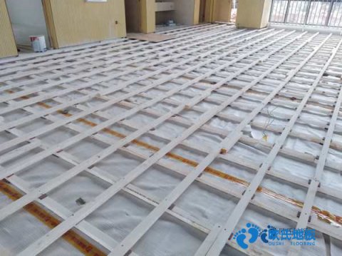 學(xué)?；@球場(chǎng)館木地板特點(diǎn)