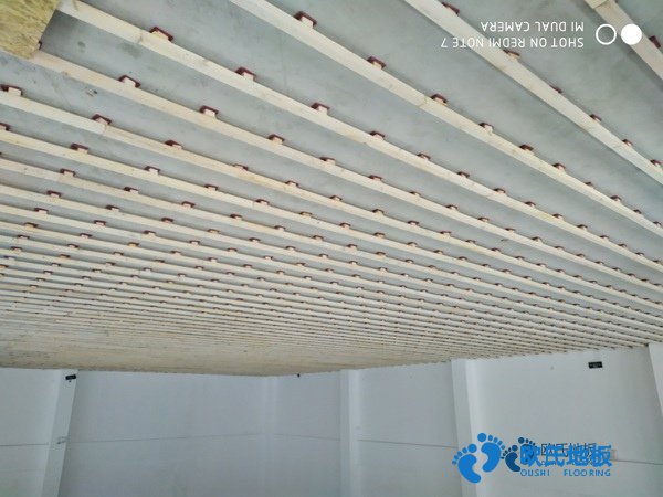 學(xué)?；@球木地板施工步驟