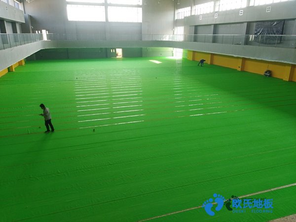 學(xué)校籃球場(chǎng)館木地板選哪家