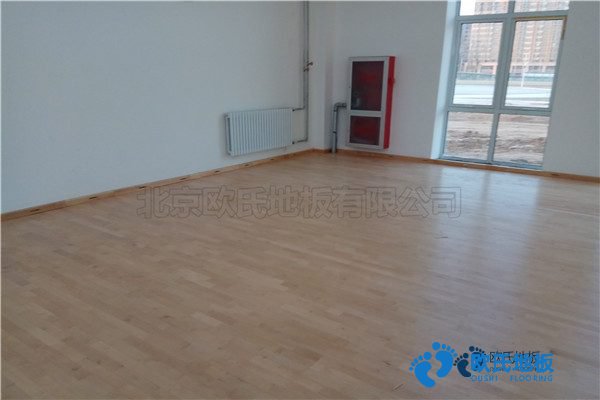 學(xué)?；@球場館地板工藝流程