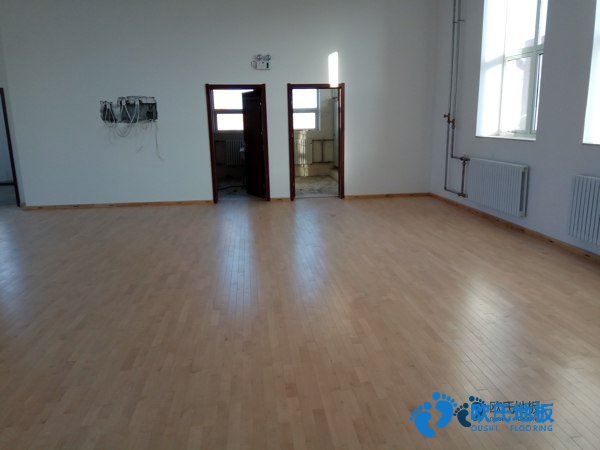 學(xué)?；@球場館地板工藝流程