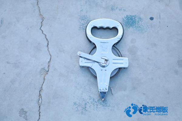 學(xué)?；@球地板摩擦系數(shù)