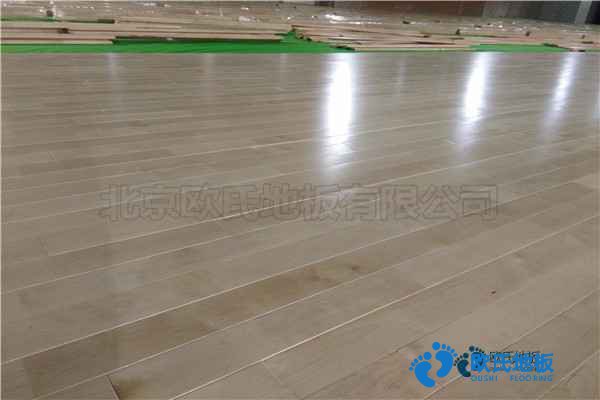 學(xué)?；@球場館地板含水率