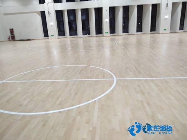 知名運動場地木地板施工