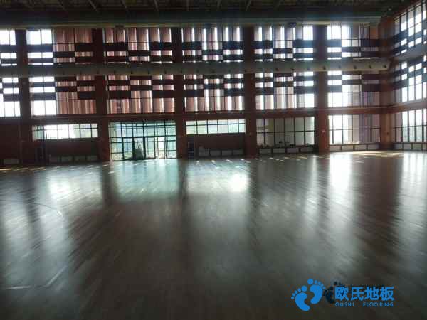 學(xué)?；@球場館木地板灰分含量