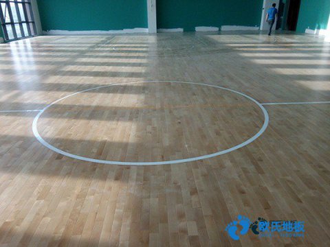 學(xué)?；@球館地板毛板厚度