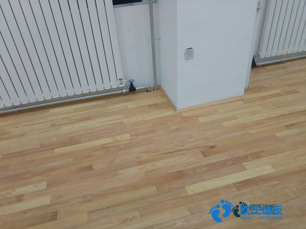 學(xué)?；@球木地板施工單位