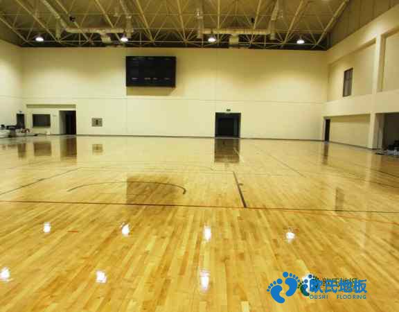 學(xué)?；@球場(chǎng)館地板的生產(chǎn)線