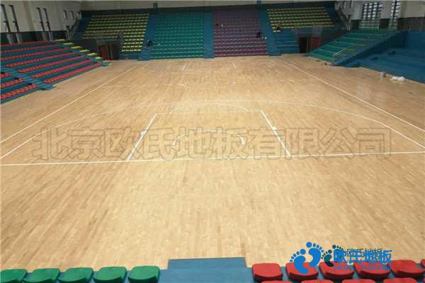 學?；@球場地地板防火