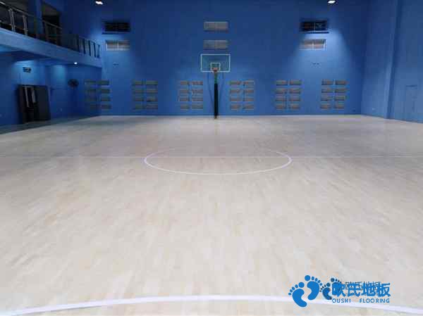 學(xué)校籃球場(chǎng)館地板能拖嗎