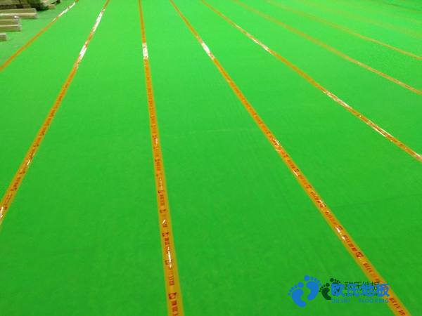 學(xué)?；@球館地板施工步驟