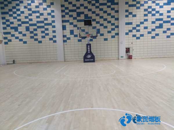 學?；@球場地木地板能用多久