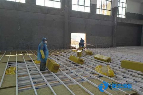 學(xué)?；@球場地地板耐用嗎