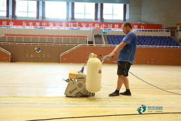 較好的體育運(yùn)動(dòng)木地板畫線