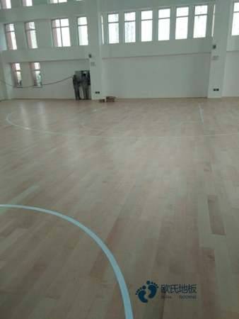 較好的體育運(yùn)動木地板如何保潔