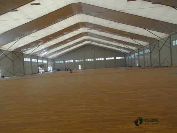 小學(xué)籃球場(chǎng)木地板3