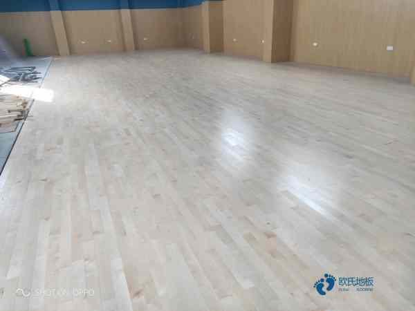 楓木運(yùn)動場地木地板排行3