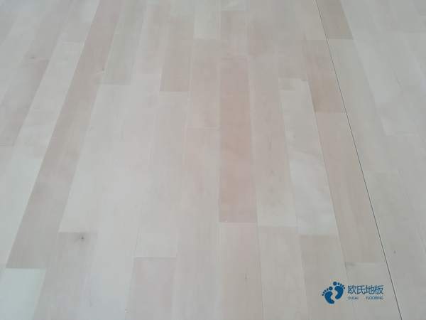 單龍骨運(yùn)動場木地板環(huán)保嗎3