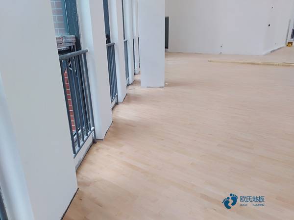 單龍骨籃球運(yùn)動(dòng)地板如何保養(yǎng)1