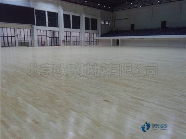 籃球運(yùn)動木地板較好的3